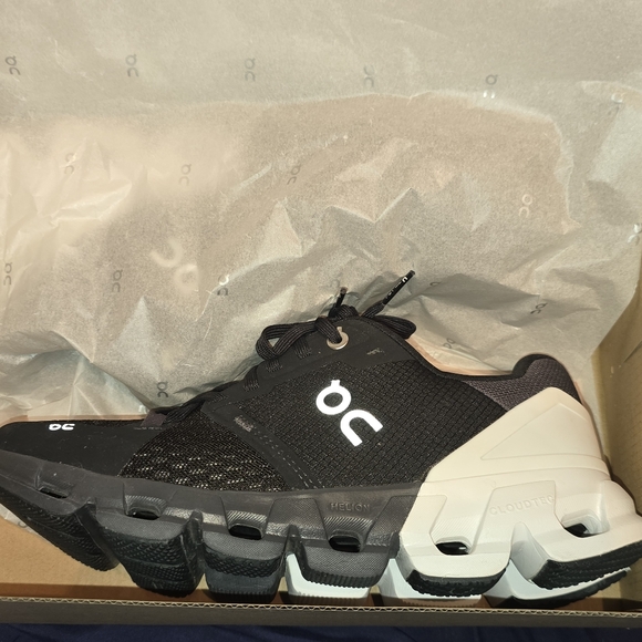 OnCloud Cloudflyer 4 size 8 Wide - Picture 3 of 6